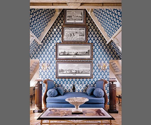 blue 7 white--molyneaux ad